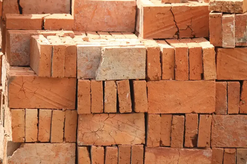 Briques en terre cuite empilées